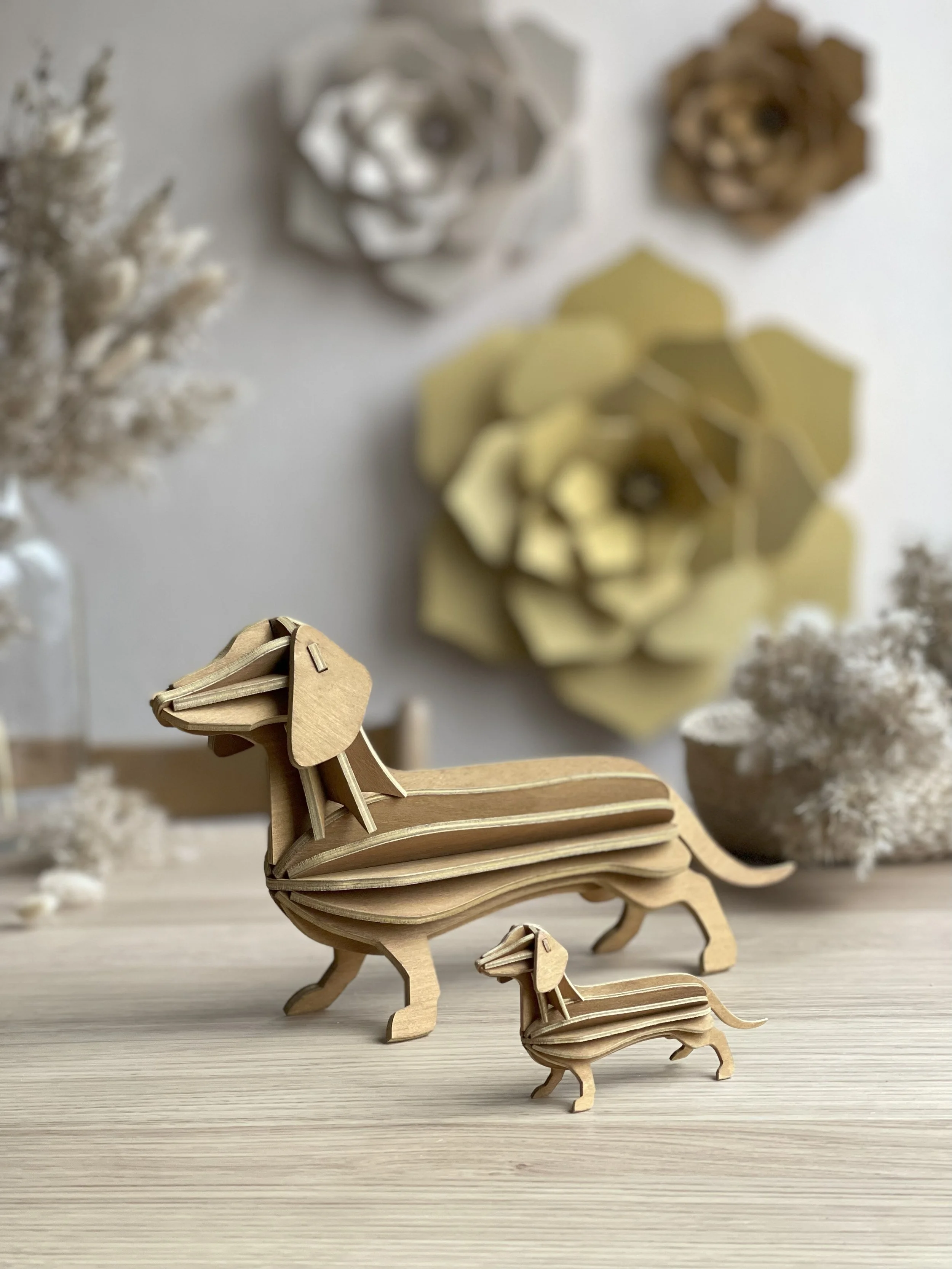 teckel-lovi-31cm-bois-finlande-diy-chien-saucisse-momentum-design-store-lille-rijsel-deco-mobilier-meubles-Lovi Dachshund 31cm cinnamon brown with Lovi Dachshund 12cm cinnamon brown.jpg