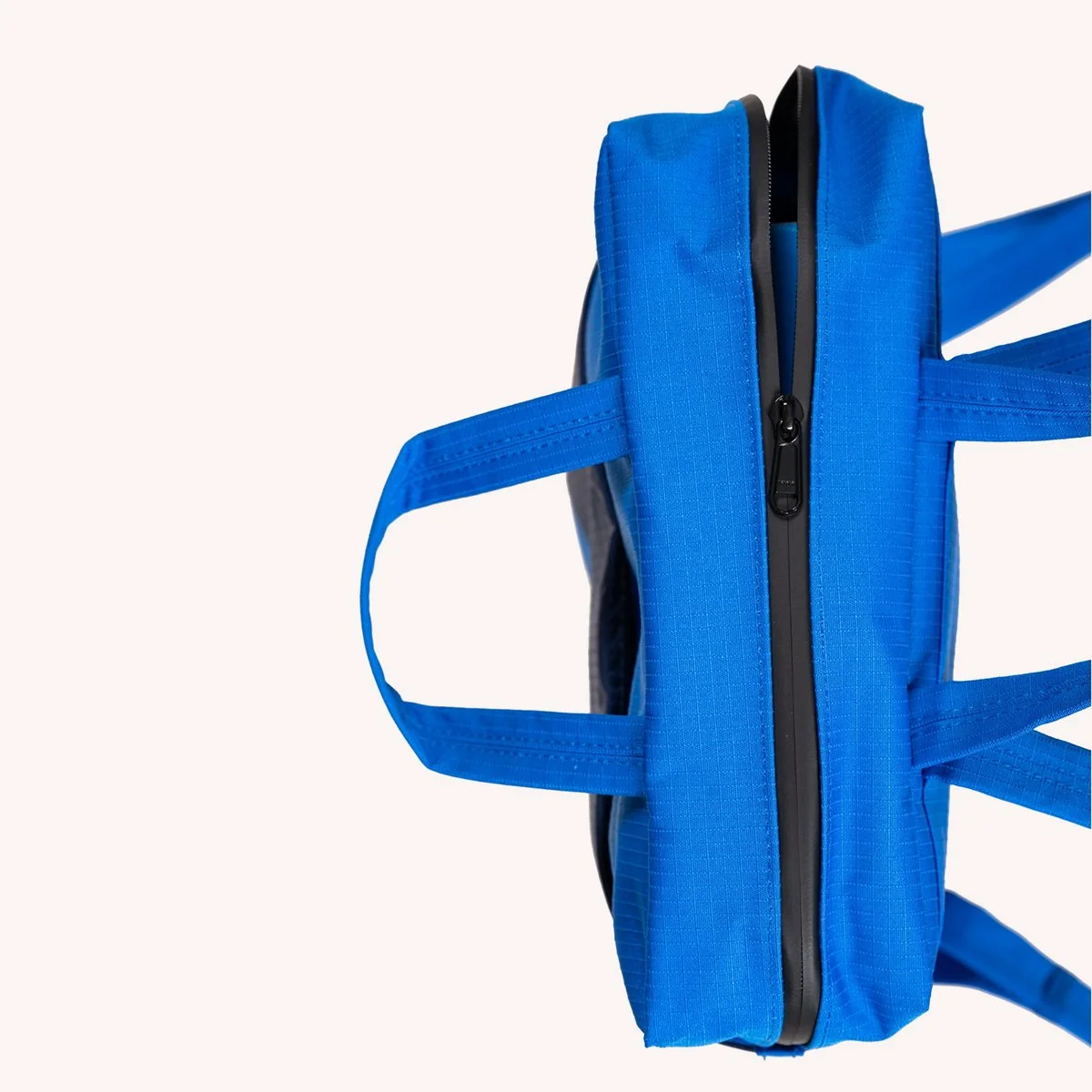sac-a-dos-backpack-bleu-susan-bijl-lifestyle-momentum-design-store-lille-rijsel-papeterie-TNBP.FOR.BL.NA-OS_1022_004.jpg