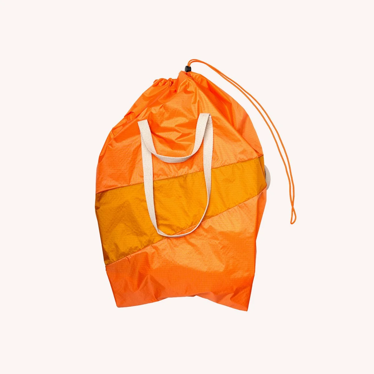 susan-bijl-sac-pochette-shopping-bag-flash-banane-trash-untitled-2026-momentum-design-store-lille-rijsel-curation-lifestyle-mobilier-deco-2425-686-8528.jpg