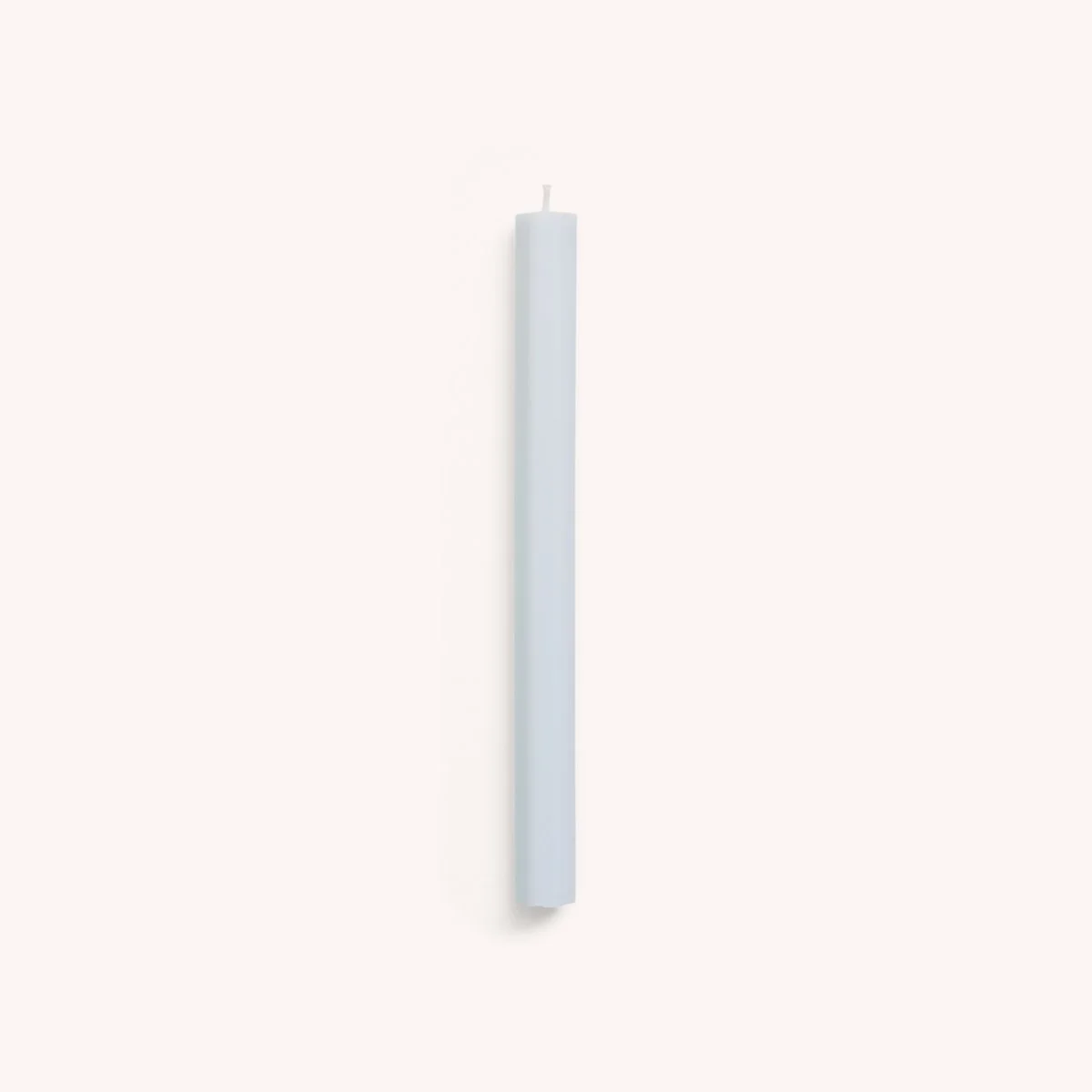 bougie-hexagonale-hexagon-stearin-wax-hay-momentum-design-store-lille-mobilier-deco-curation-AE730-A914_Hexagon Candle light blue.jpg