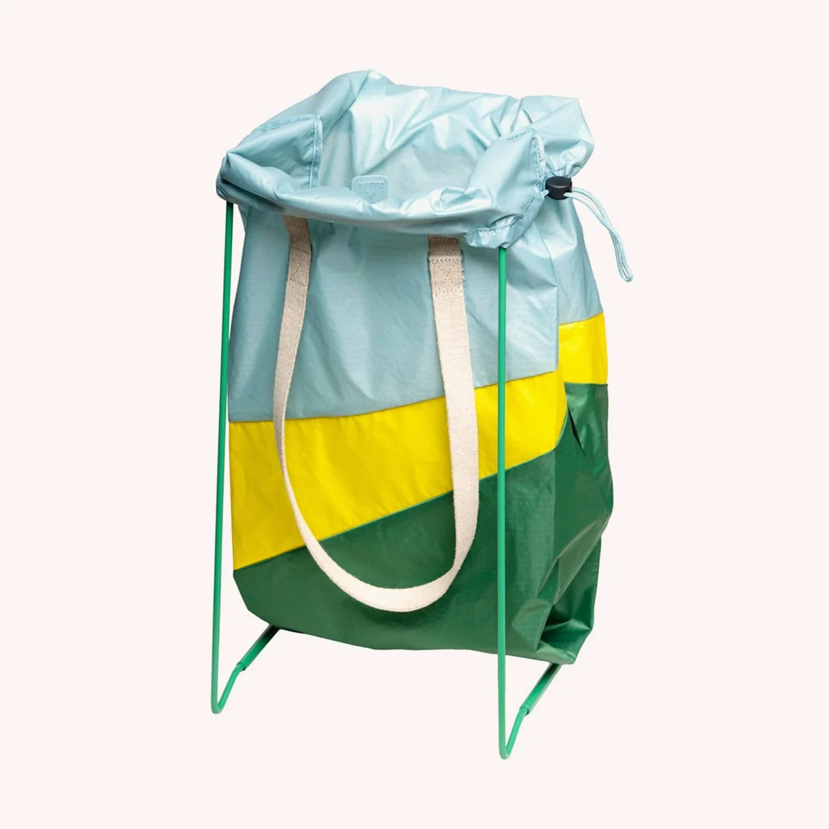 trash-rack-support-sac-linge-new-form-2025-linge-susan-bijl-lifestyle-momentum-design-store-lille-mobilier-deco-curation-TR.GR-M-2.jpg