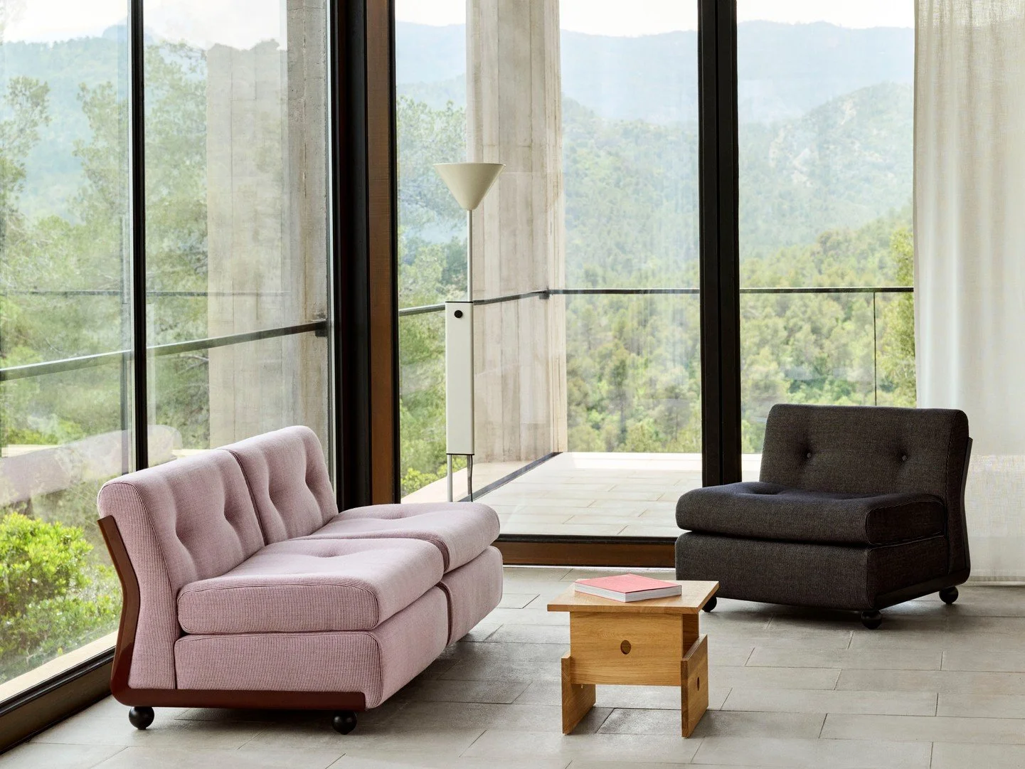 amanta-sofa-bellini-hay-mobilier-design-momentum-lille-curation-meuble-Amanta 2 Seater Yuma 1851 burgundy red shell_Amanta 1 Seater Yuma 1010 anthracite shell_Wood Box Coffee Table oak.jpg