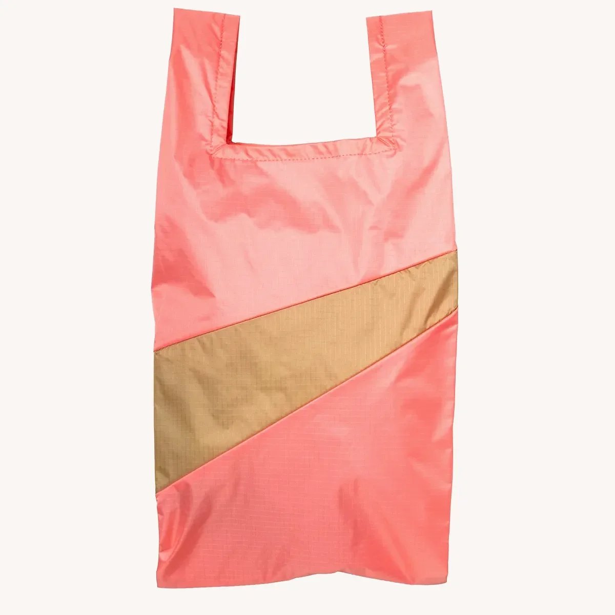 shopping-bag-m-bum-bag-susan-bijl-momentum-design-store-lille-rijsel-deco-maison-leftover-coral-moss.jpg.webp
