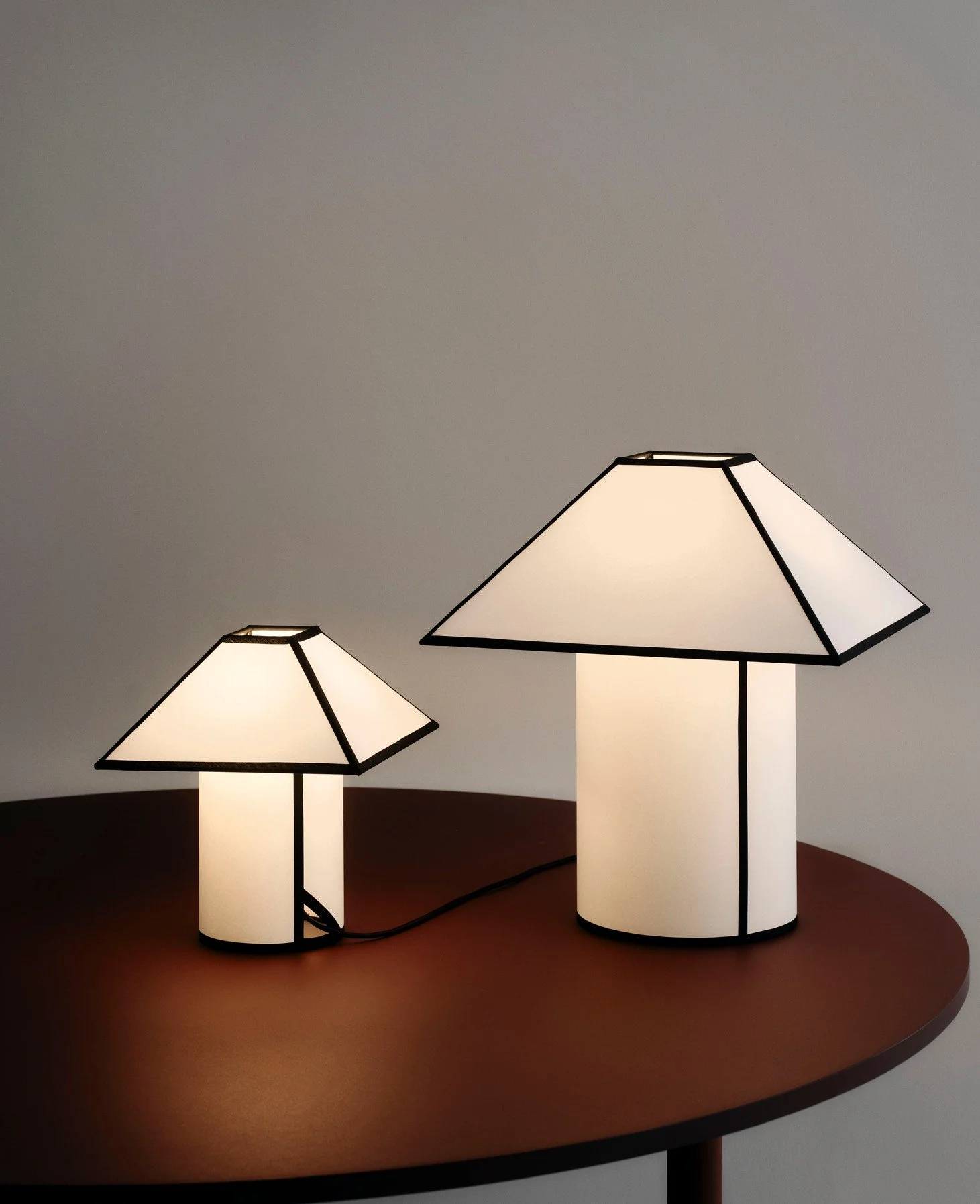 lampe-ava-ana-kras-mural-suspension-table-hay-luminaire-mobilier-design-momentum-lille-curation-meuble-Ava Pyramid Table Lamp family 02.jpg
