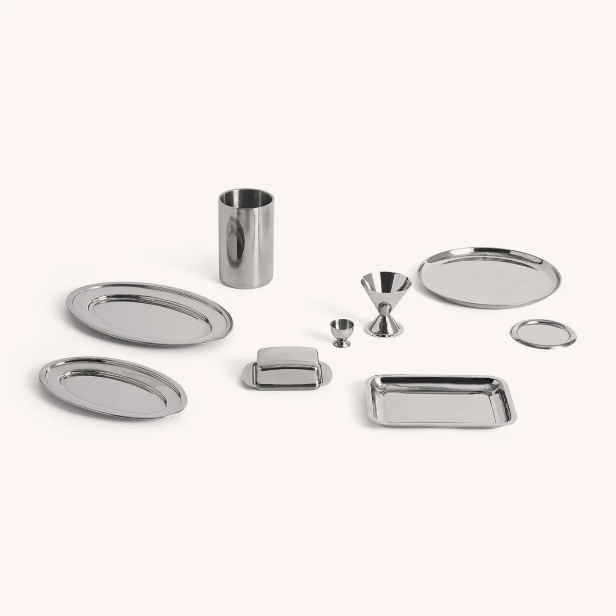 arts-de-la-table-acier-inoxydable-plat-beurrier-coquetier-cuisine-hay-momentum-design-store-lille-rijsel-deco-luminaires-mobilier-Essential Steel_family.jpg