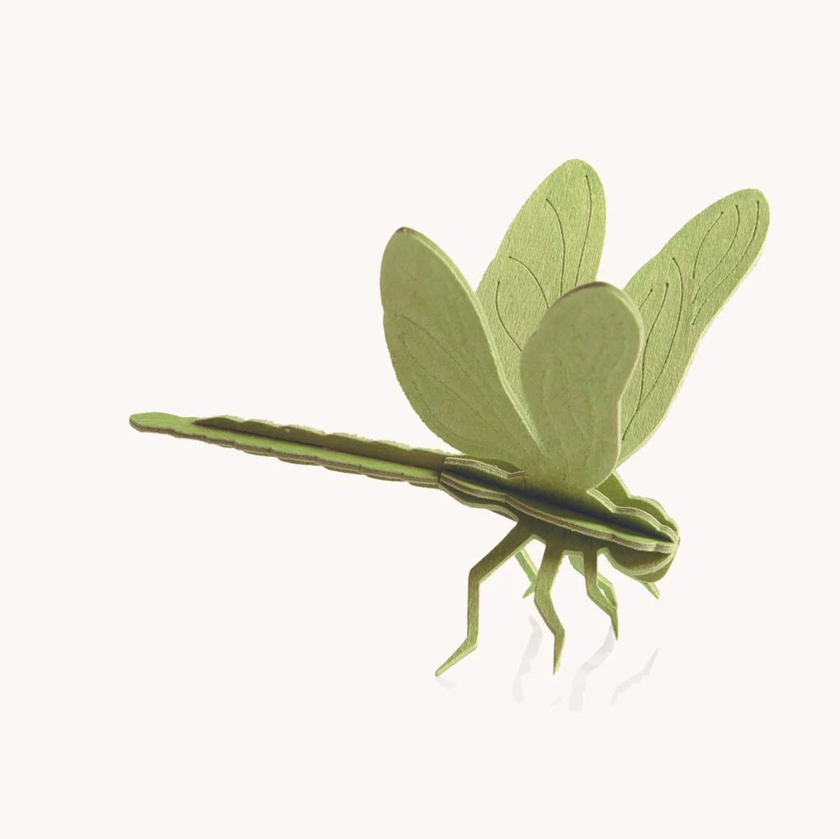 libellule-bois-dragonfly-lovi-finlande-diy-momentum-design-store-lille-mobilier-deco-rijsel-Lovi_Dragonfly_light_green_CMYK.jpg