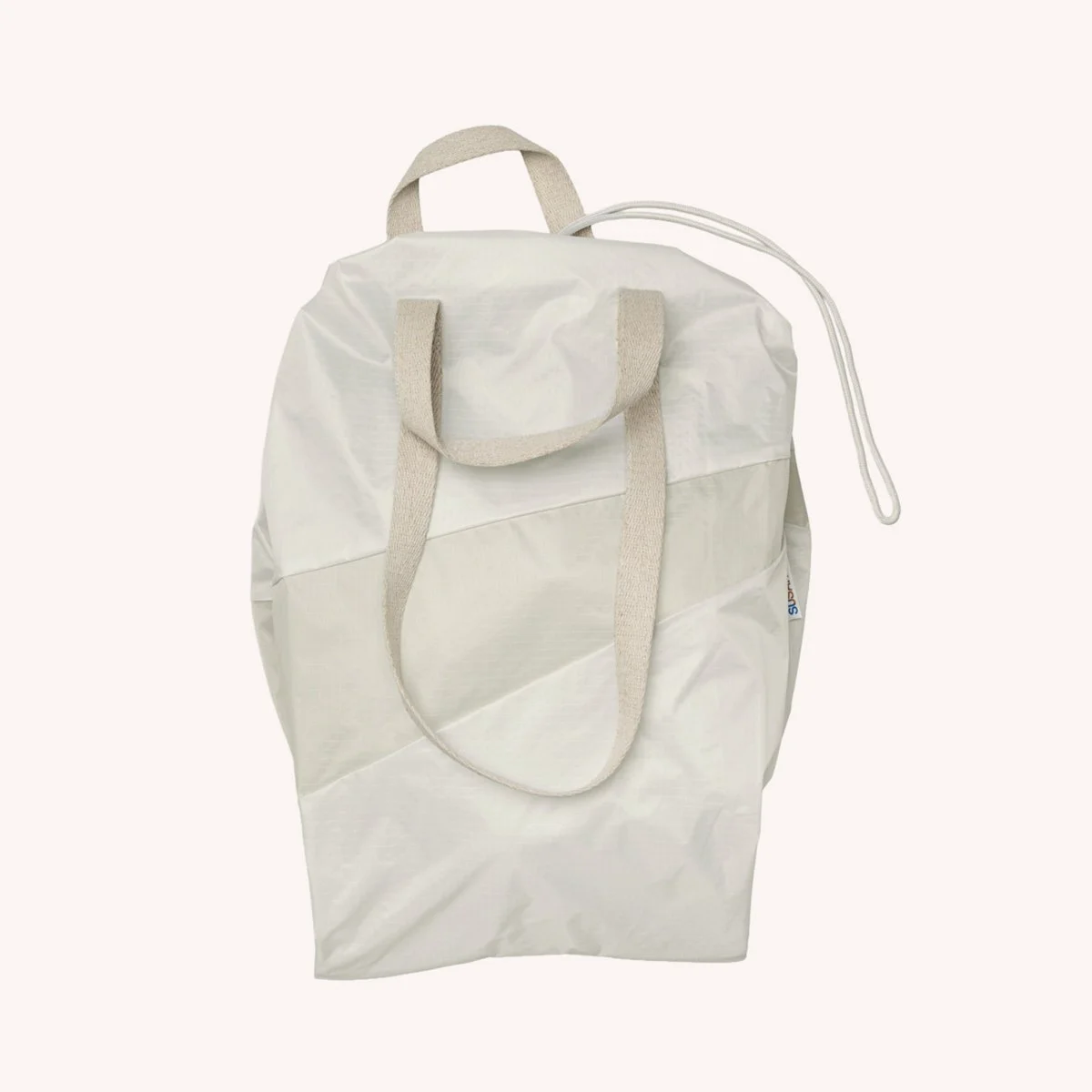 grand-sac-the-new-trash-bag-medium-collection-zero-susan-bijl-nylon-recycle-waterproof-momentum-design-store-lille-lifestyle-mobilier-deco-curation2282-653-8983.jpg