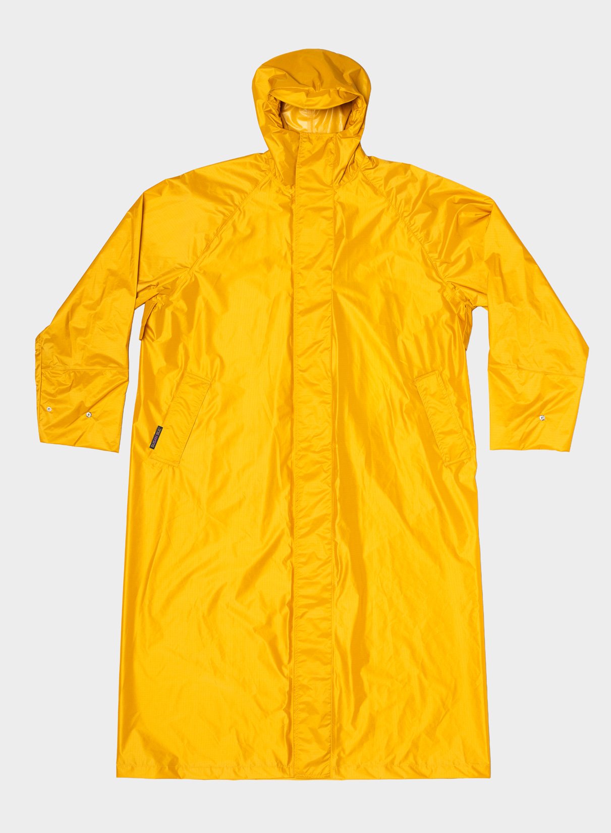 raincoat-manteau-pluie-susan-bijl-pochette-jaune-lino-momentum-design-store-lille-lifestyle-mobilier-deco-curationTNR.LIN-1.jpg