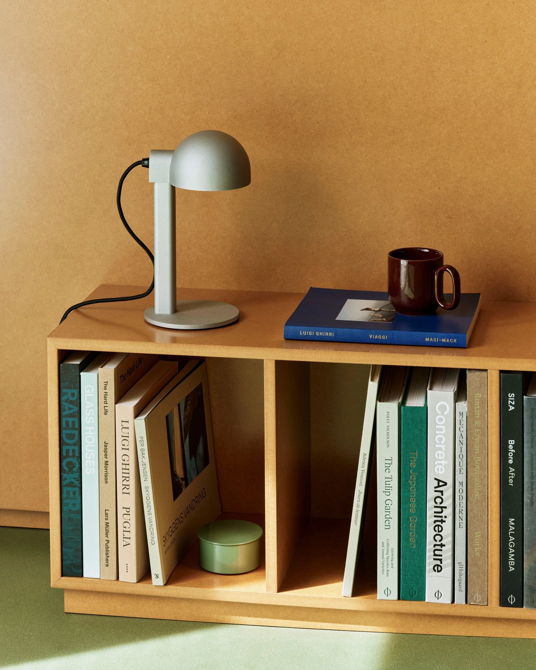 lampe-table-posto-bureau-claire-lavabre-table-hay-momentum-design-store-lille-rijsel-deco-mobilier-meubles-AE926-D360_Posto Table Lamp_AC473-A668-AF61_Barro Cup.jpg