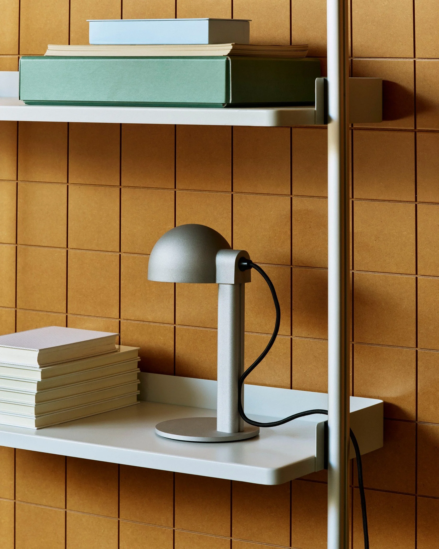 lampe-table-posto-bureau-claire-lavabre-table-hay-momentum-design-store-lille-rijsel-deco-mobilier-meubles-AB833-B665-AI79_Pier System 101_AE926-D360_Posto Table Lamp 01.jpg