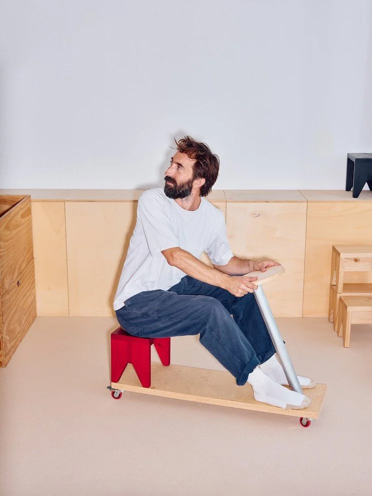 tabouret-banc-marc-morro-bois-hay-momentum-design-store-lille-rijsel-curation-lifestyle-mobilier-Manolito Stool_Marc Morro_Studio Visit_06.jpg