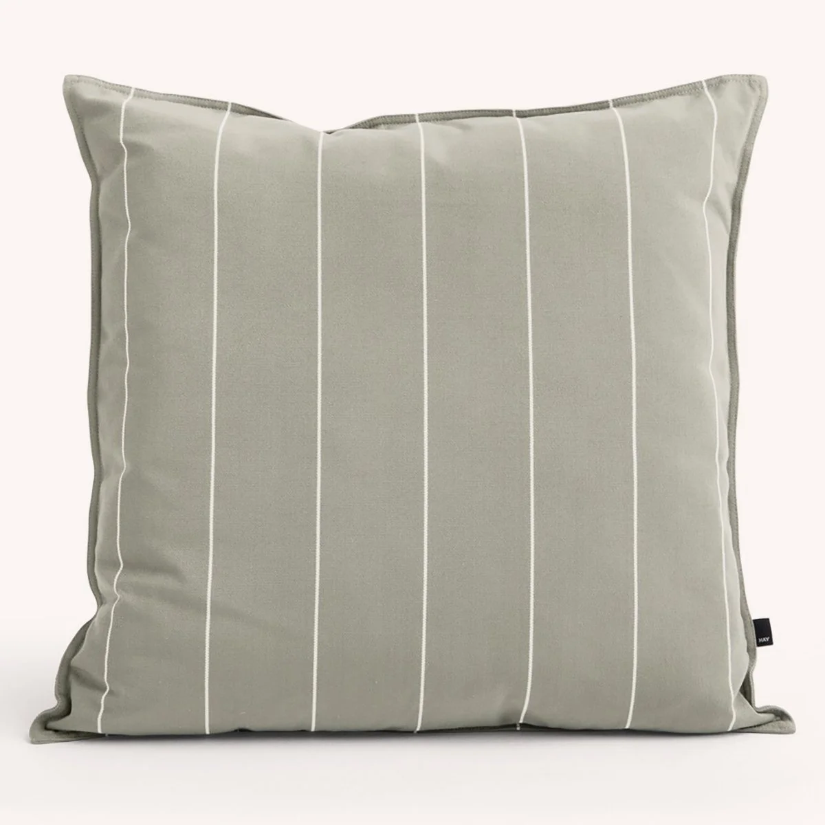 coussin-exterieur-outdoor-terrasse-jardin-hay-momentum-design-store-lille-rijsel-curation-mobilier-AF585-D294-AV08_Terrazza Cushion 60x60 cm grey narrow stripe.jpg