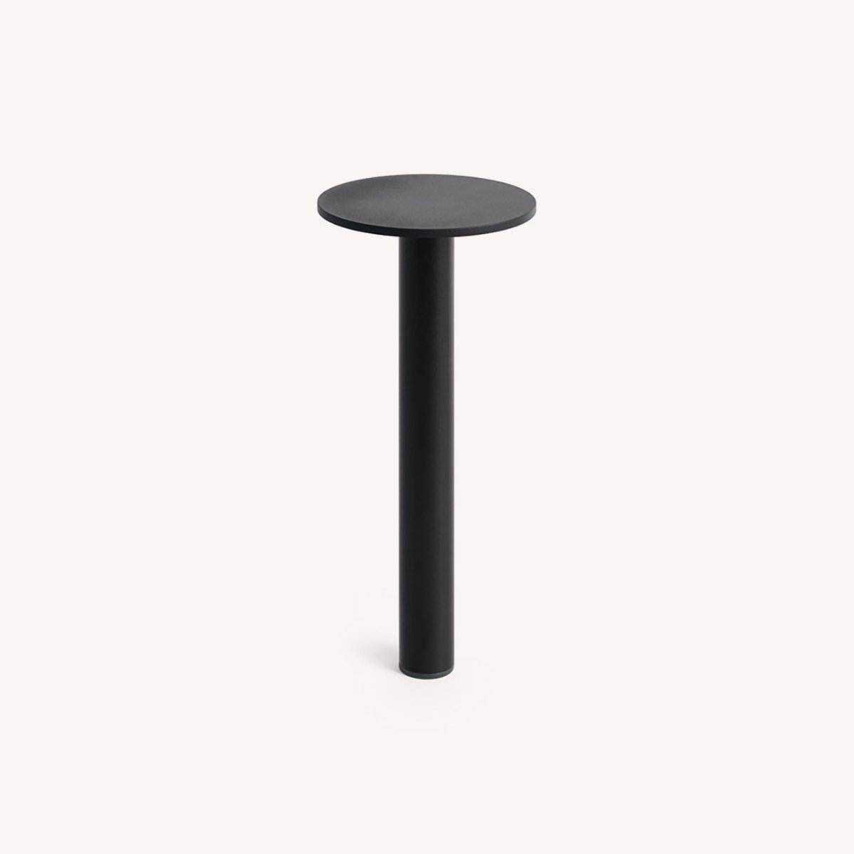 lampe-portable-batterie-outdoor-jardin-bouroullec-hay-momentum-design-store-lille-rijsel-curation-mobilier-AF421-F521-AF12_Host Portable Lamp 220 anthracite_on 01.jpg