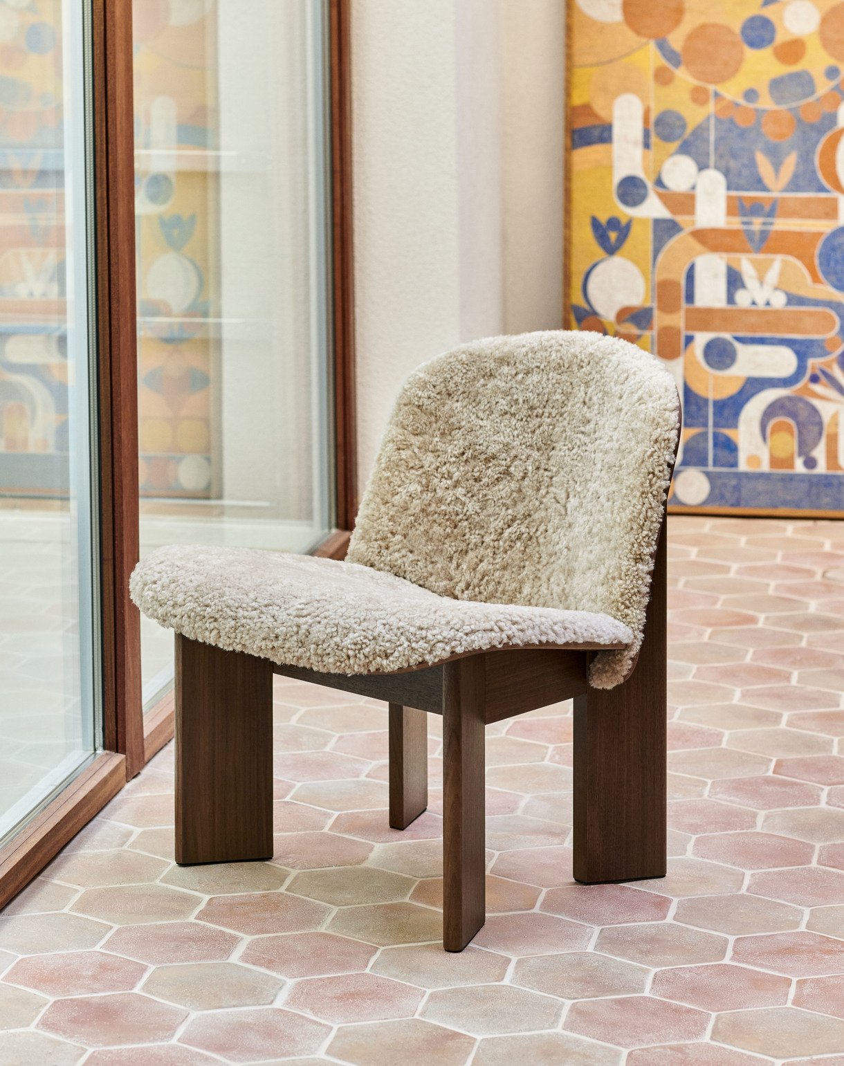 chisel-fauteuil-lounge-chair-hay-luminaire-mobilier-design-momentum-lille-curation-meuble-rijsel-deco-Chisel_Lounge_Chair_front_uph_Mohawi_21_wb_lacquered_walnut.jpg