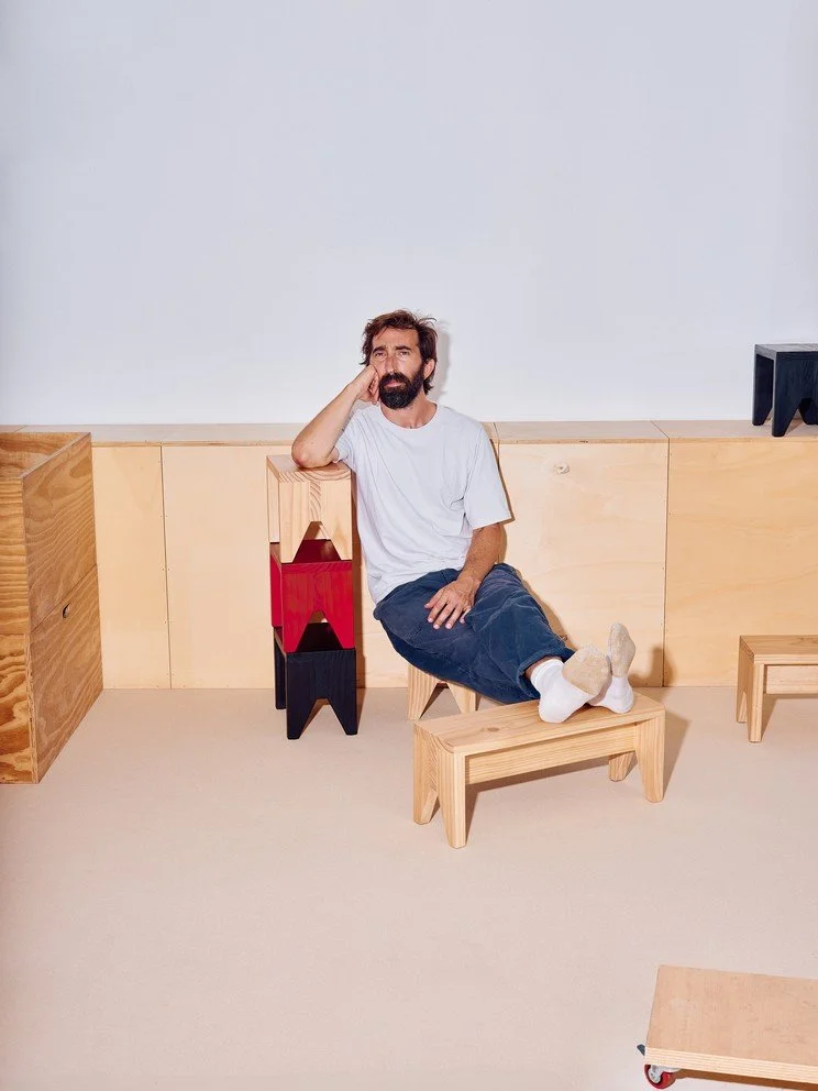 tabouret-banc-marc-morro-bois-hay-momentum-design-store-lille-rijsel-curation-lifestyle-mobilier-Manolito Stool_Marc Morro_Studio Visit_09.jpg