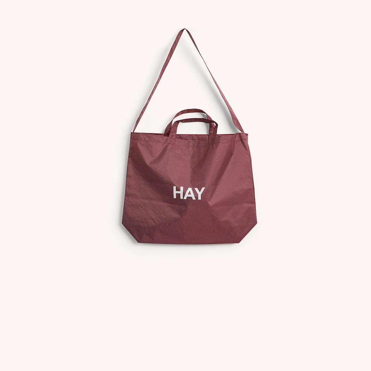 tote-bag-sac-trousse-toilette-recycle-hay-momentum-design-store-lille-rijsel-curation-lifestyle-mobilier-AF780-A602-AF61_Grid Crossover Bag M burgundy.jpg