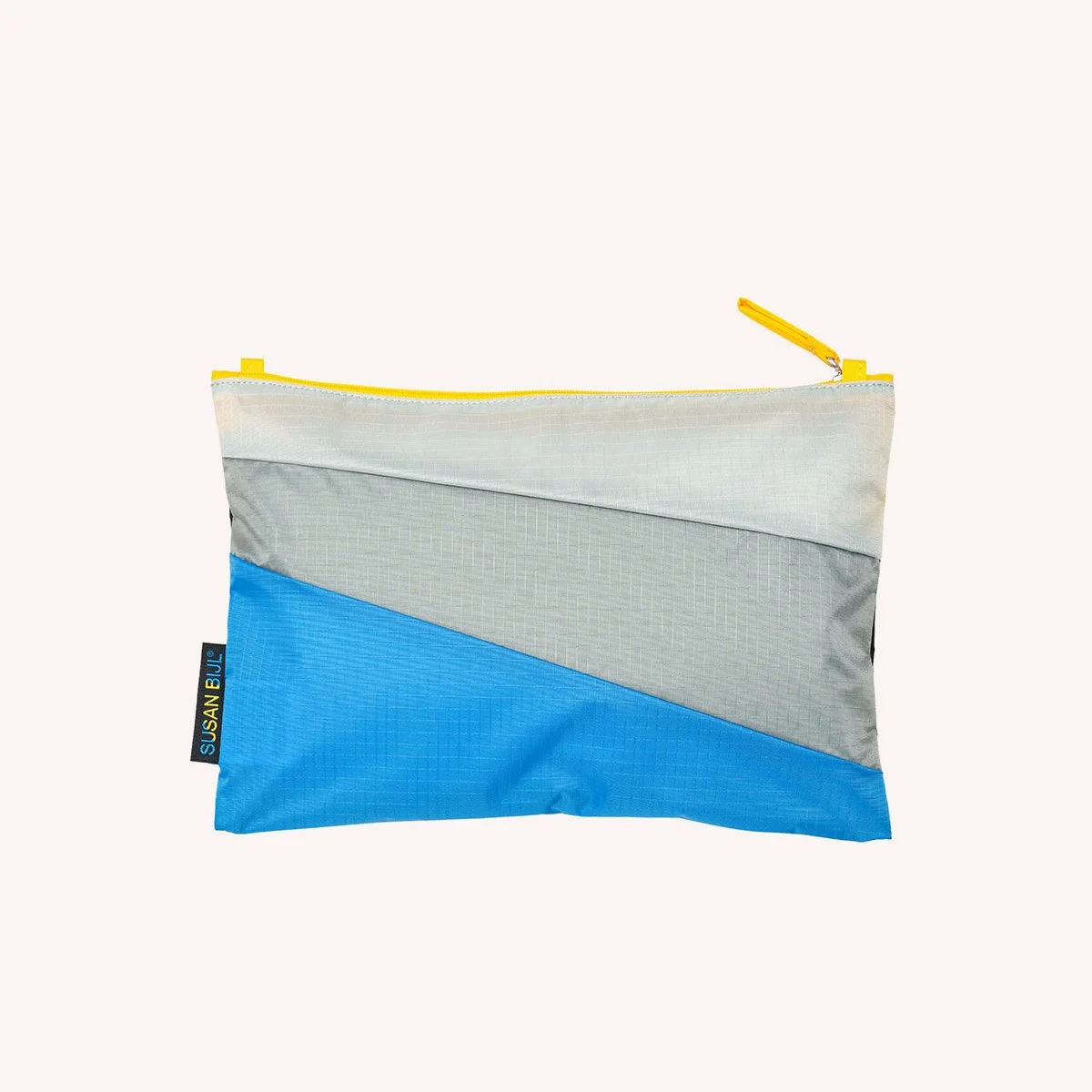pochette-the-new-pouch-M-leftover-susanbijl-lifestyle-momentum-design-store-lille-rijsel-deco-mobilier-selection-TNP.LEF3.MUL.BLA-M-1886-709-85.jpg
