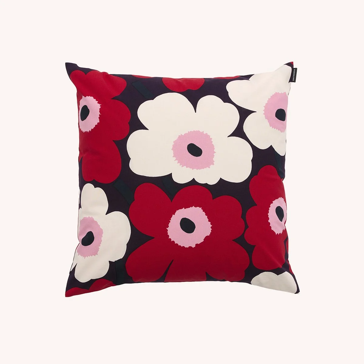 housse-coussin-fleurs-marimekko-unikko-kukkaan-2026-momentum-design-store-lille-rijsel-deco-mobilier-MM_263_pieni_unikko_tpaall_50x50cm_076112_438_FR1.jpg