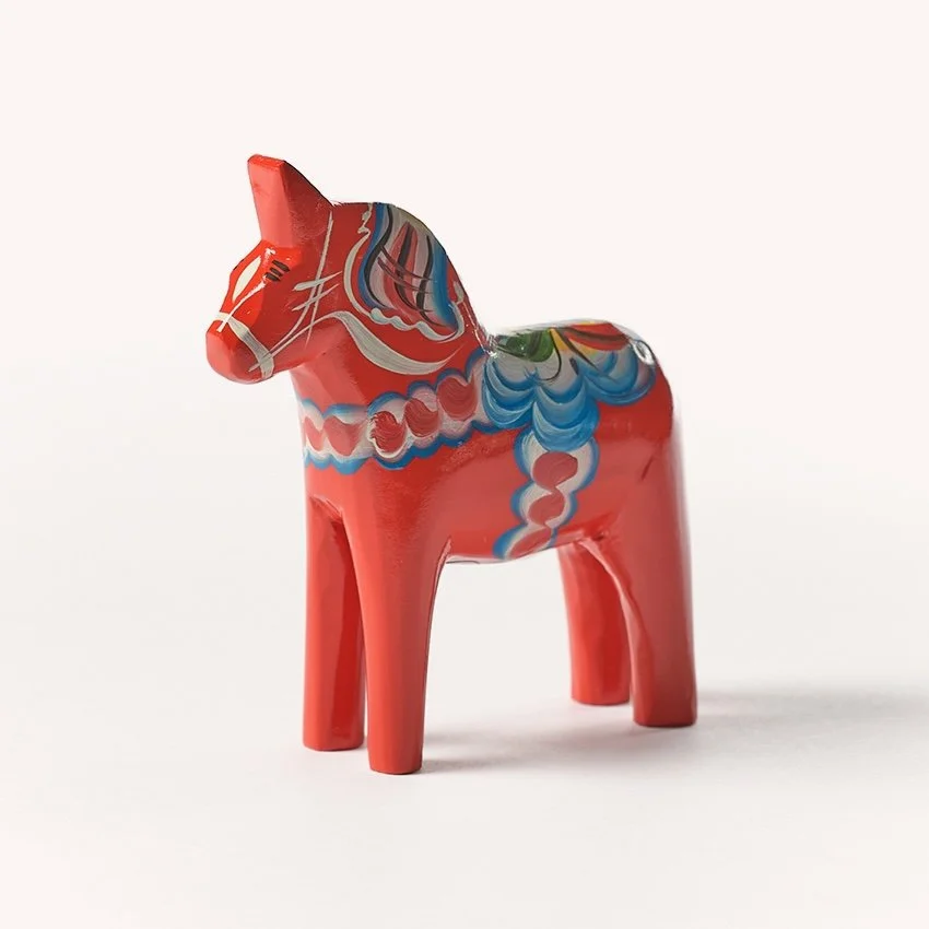 cheval-dala-grannas-olson-13-cm-rouge-traditionnel-suedois-suede-bois-momentum-design-store-lille-rijsel-deco-maison-Momentum_c_studio.b.helle 11.jpg