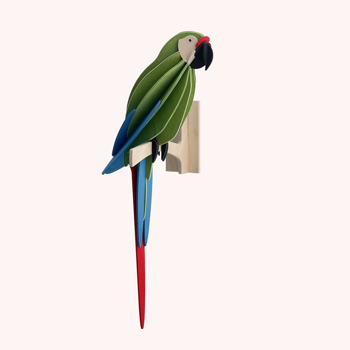perroquet-parrot-lovi-bois-3d-finlande-deco-decoration-momentum-design-store-lille-mobilier-deco-curation-Lovi-Parrot-Green---Great-Green-Macaw,-Sitting-on-Branch.jpg