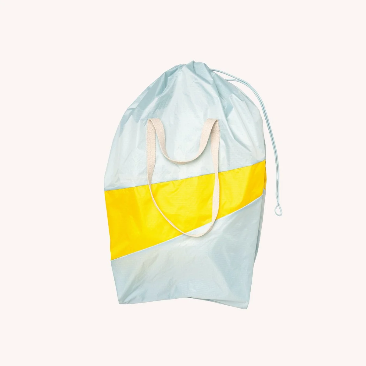 susan-bijl-sac-pochette-shopping-bag-flash-banane-trash-untitled-2026-momentum-design-store-lille-rijsel-curation-lifestyle-mobilier-deco-2426-687-8700.jpg