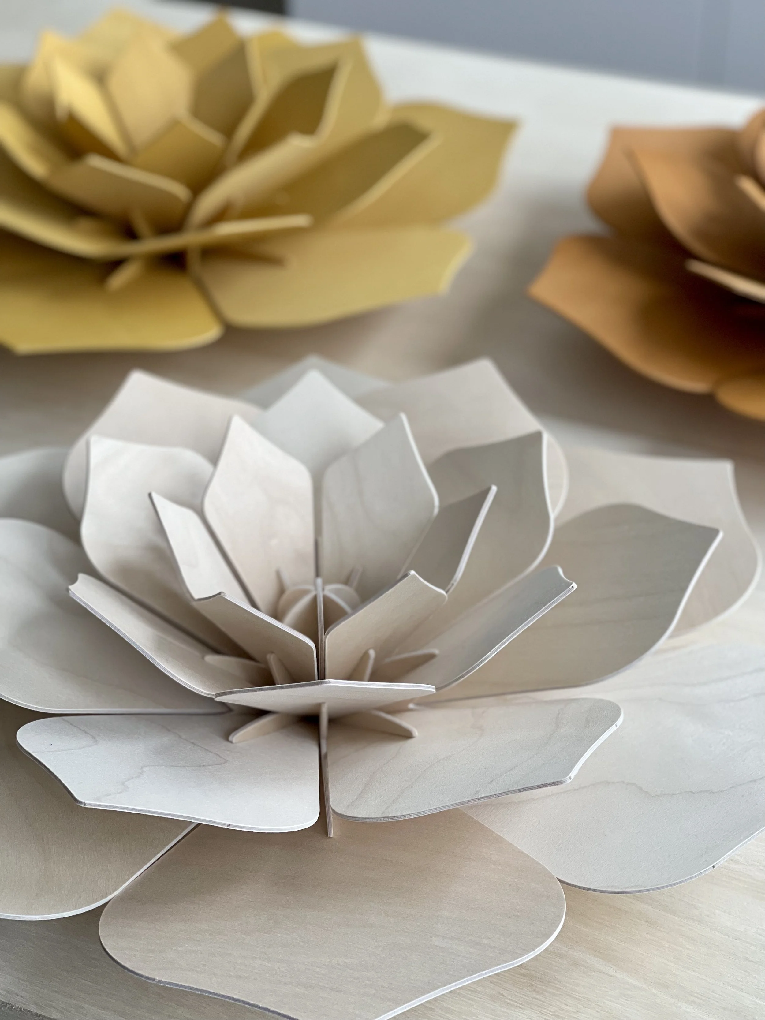 fleur-bois-diy-finlande-momentum-design-store-lille-rijsel-curation-lifestyle-mobilier-deco-Lovi Decor Flowers natural wood, honey yellow and cinnamon brown.jpg