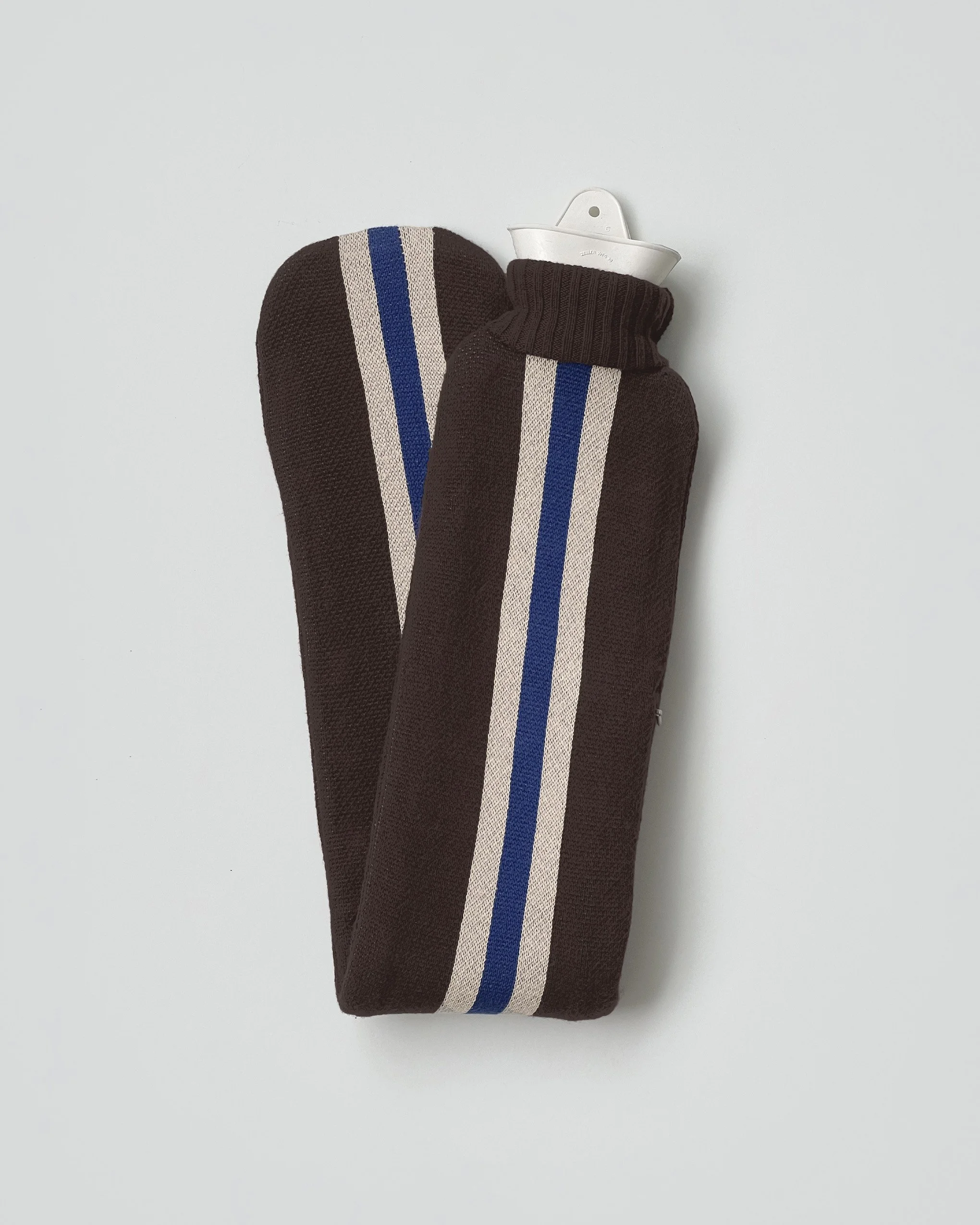 bouillotte-XL-grande-suite702-momentum-design-store-lille-rijsel-deco-maison-SUITE702_bottles_XL bottle_brown-beige-cobalt_greybackground.jpg