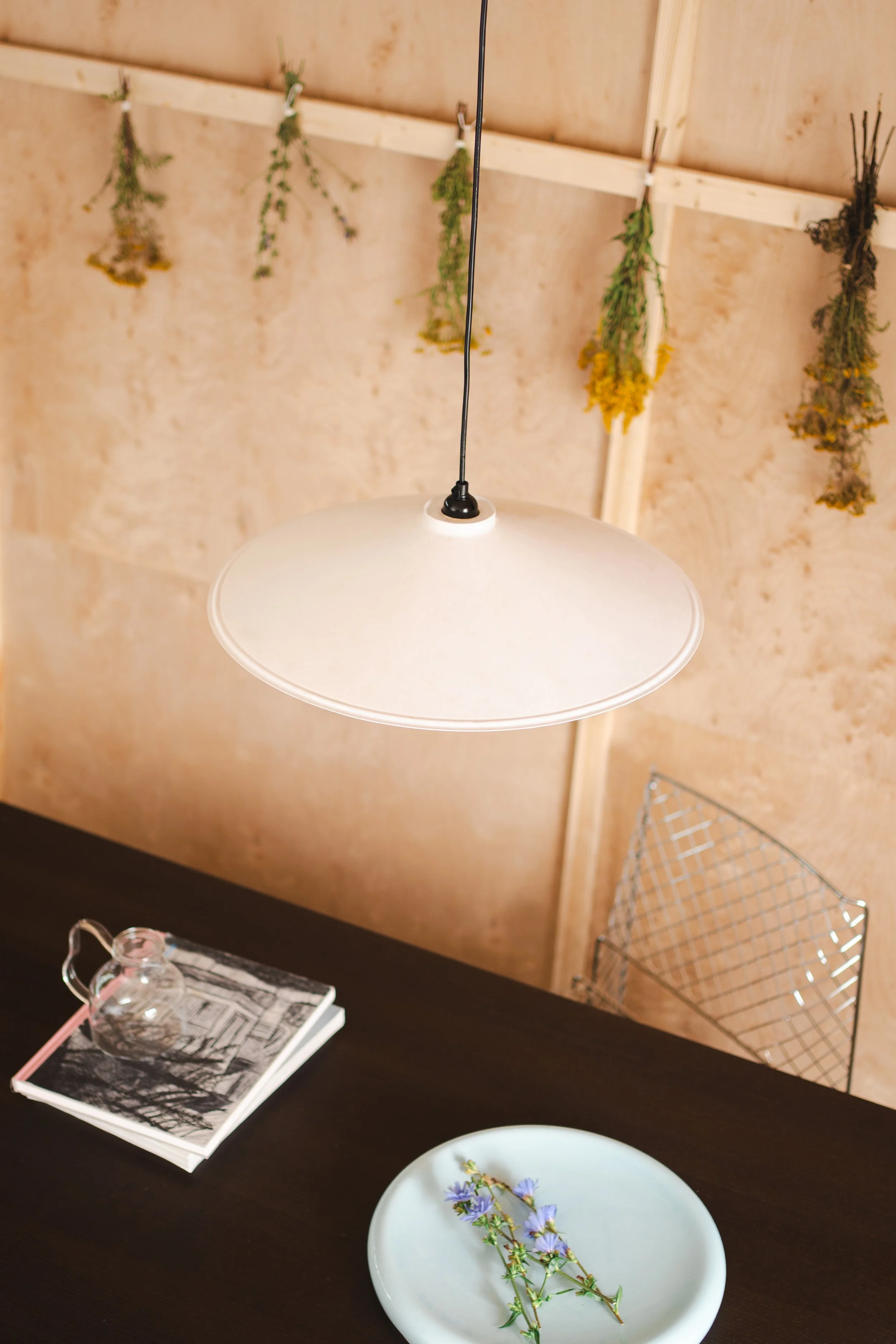 suspension-daily-paper-abat-jour-papier-recycle-matias-moellenbach-momentum-design-store-lille-mobilier-sofa-rijsel-papoppe.jpg
