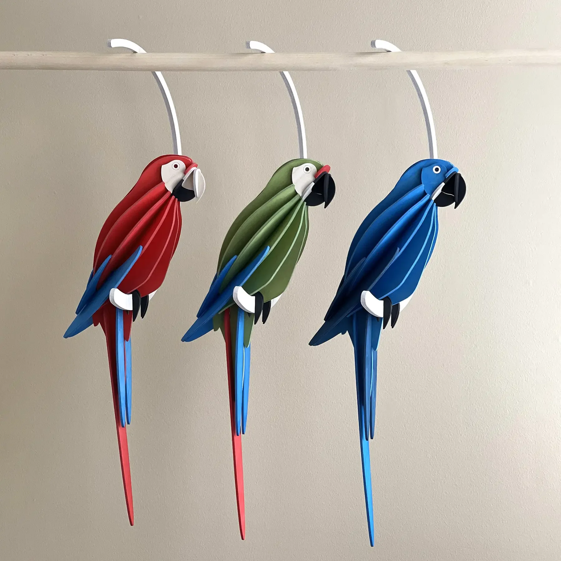 perroquet-bois-a-assembler-finlande-momentum-design-store-lille-deco-jeu-enfant-Lovi-Parrots.jpg.webp