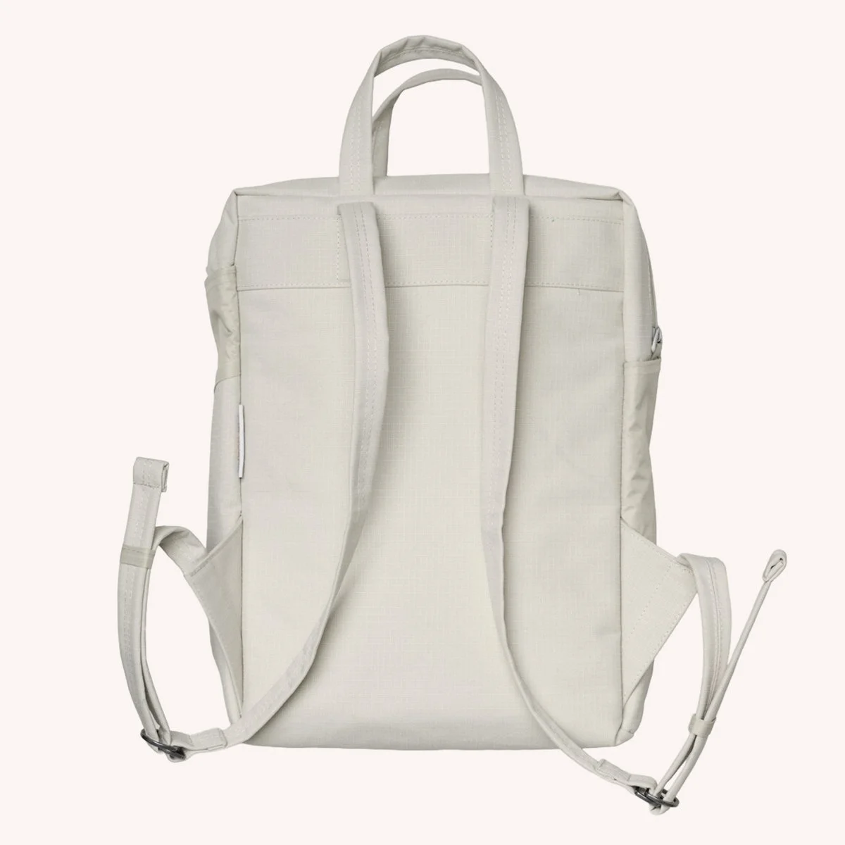 sac-a-dos-ordinateur-13-pouces-mac-apple-collection-zero-susan-bijl-nylon-recycle-waterproof-momentum-design-store-lille-lifestyle-mobilier-deco-curation2356-653-8949.jpg