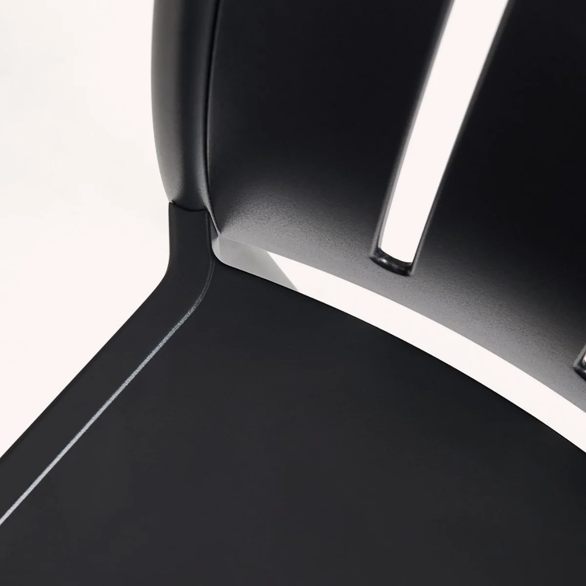 chaise-empilable-aluminium-outdoor-jardin-hay-momentum-design-store-lille-rijsel-curation-mobilier-AF630-F649_Deville Chair antrachite powder coated alu_detail.jpg