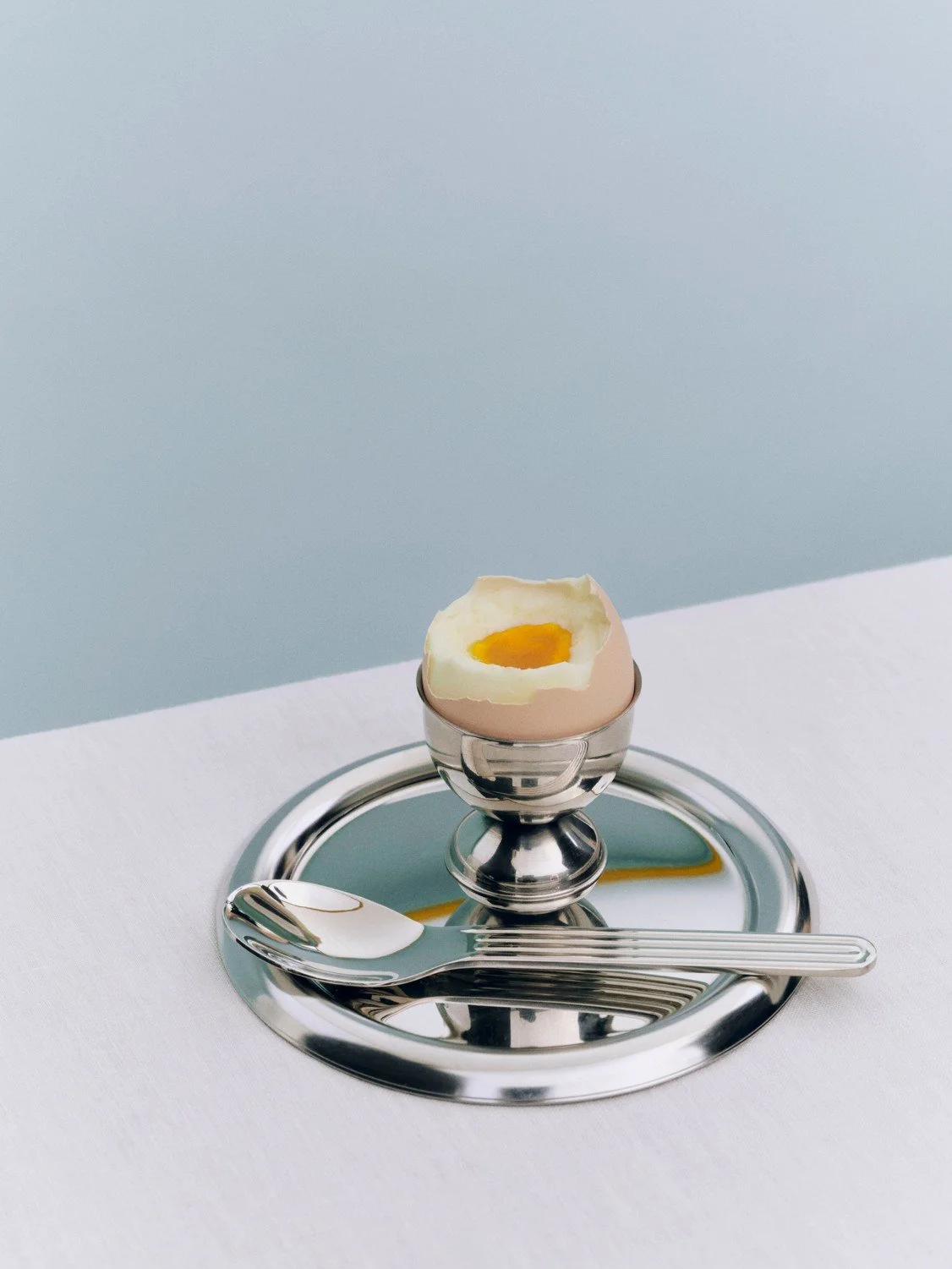 coquetier-plateau-acier-inoxydable-inox-service-cuisine-hay-momentum-design-store-lille-rijsel-deco-mobilier-meubles-Essential Steel Round Dish S_Essential Steel Egg Cup.jpg