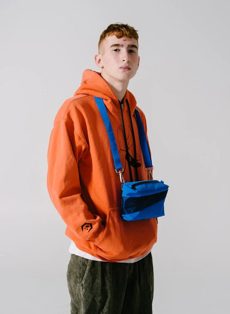 bum-bag-s-forever-blue-navy-bleu-susan-bijl-momentum-design-store-lille-rijsel-meuble-deco.jpg