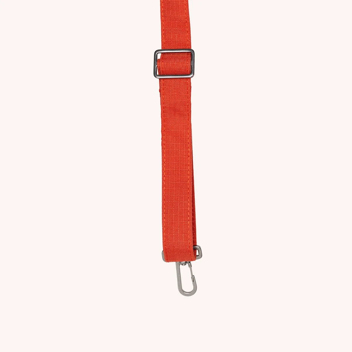 laniere-strap-bum-bag-new-form-2025-linge-susan-bijl-lifestyle-momentum-design-store-lille-mobilier-deco-curation-TNBBS.FORM.ANN-OS-1.jpg