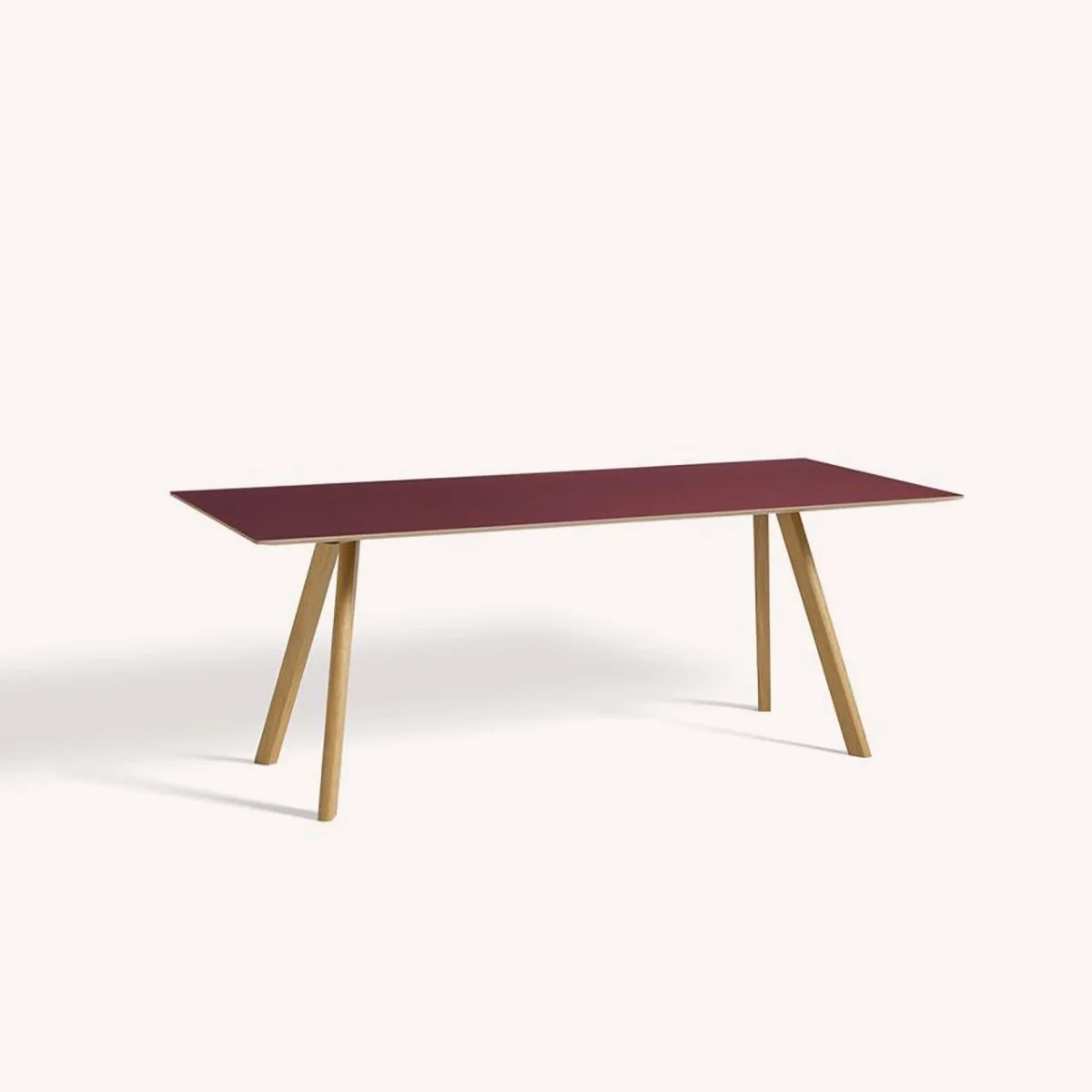table-cph30-bouroullec-salon-diner-mobilier-hay-design-momentum-lille-curation-luminaire-meuble-rijsel-deco-AE827-A537-AR12_CPH 30 Table L200xW90xH74 burgundy lino tabletop_wb lacquered oak base.jpg