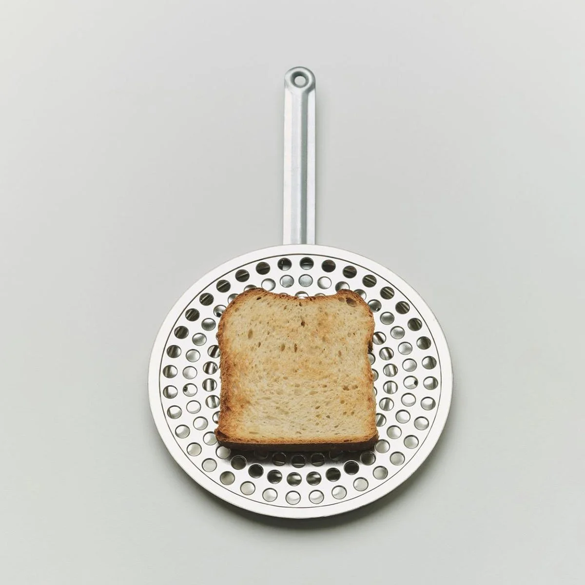toast-pain-piquenique-jasper-morrison-hay-momentum-design-store-lille-mobilier-deco-rijsel-Outdoor Market Toaster Pan.jpg