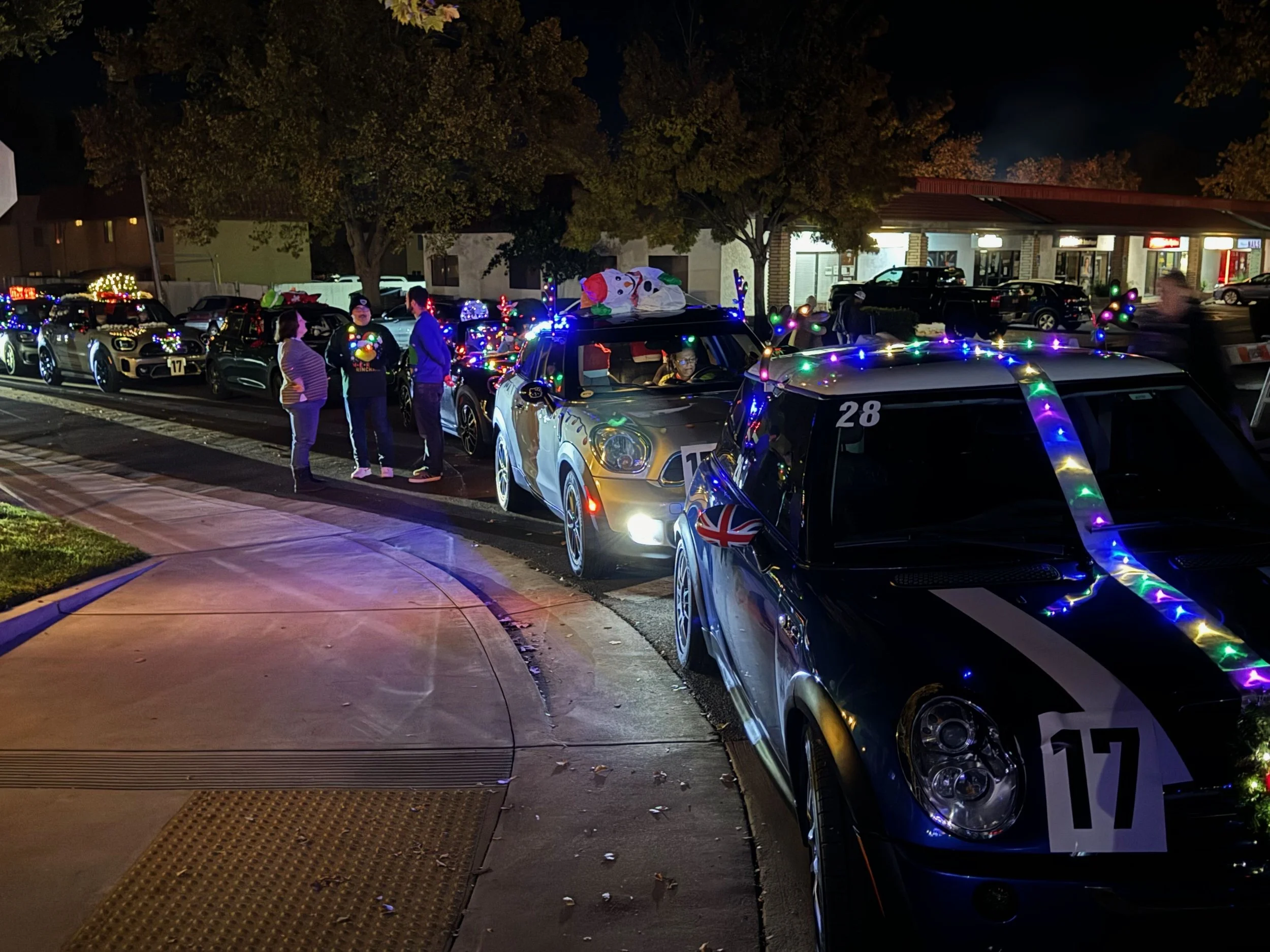 25-12 - paso-robles-xmas-parade - minis-in-parade-1.jpeg