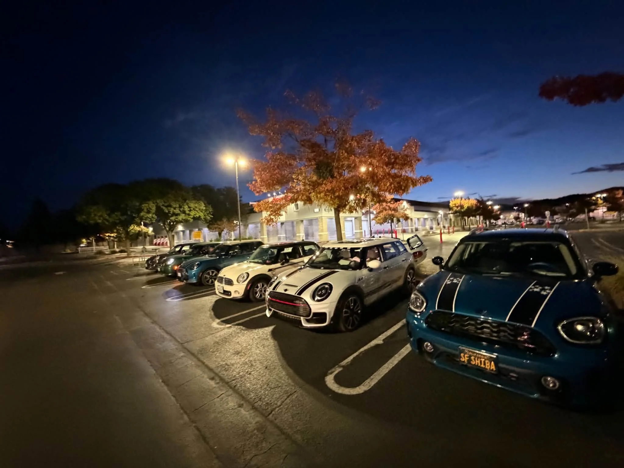 26-10 - mtts-ca - minis-and-member-at-sonoma-pre-meetup-1.jpg