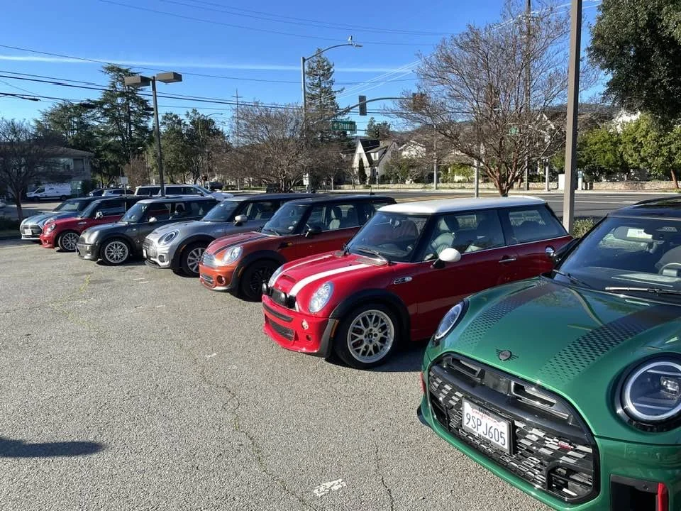 26-01 - mt-umunhum - minis-at-the-meetup.jpg