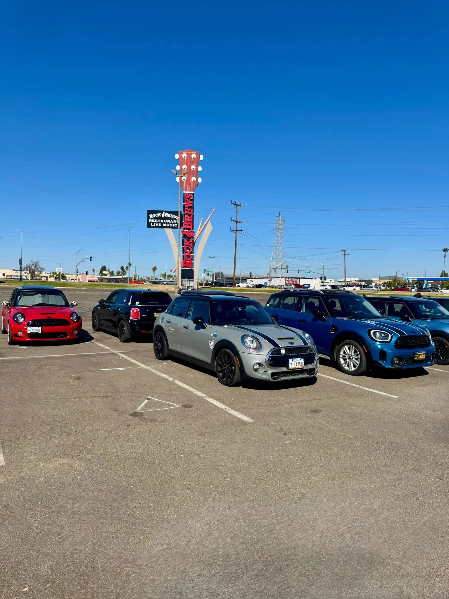 26-10 - mtts-ca - minis-at-rock-and-brews.jpg