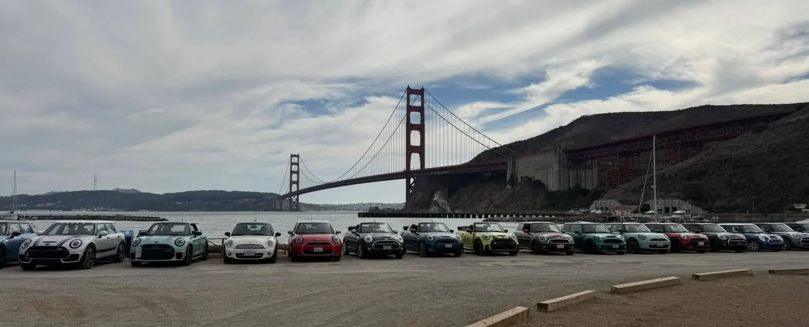 26-10 - mtts-ca - minis-at-golden-gate-bridge.jpg