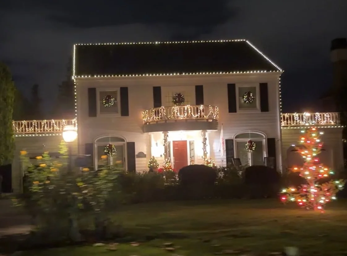 25-12 - xmas-lights - house-lights-1.jpg