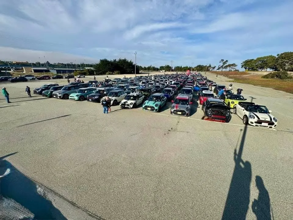 26-10 - mtts-ca - minis-at-monterey-rise-and-rally.jpg