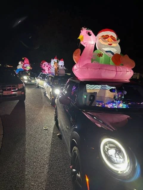 25-12 - paso-robles - minis-lined-up-and-decorated.jpg