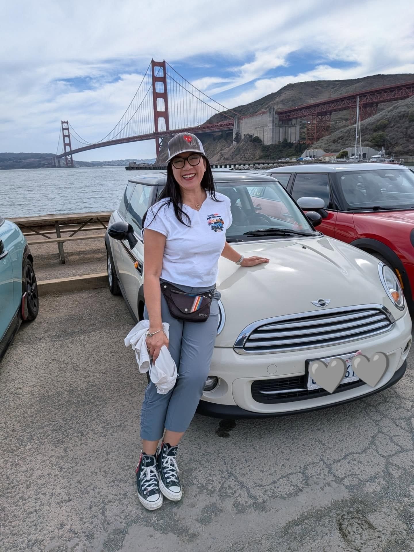26-10 - mtts-ca - trish-and-miss-mini-at-golden-gate-bridge.jpg