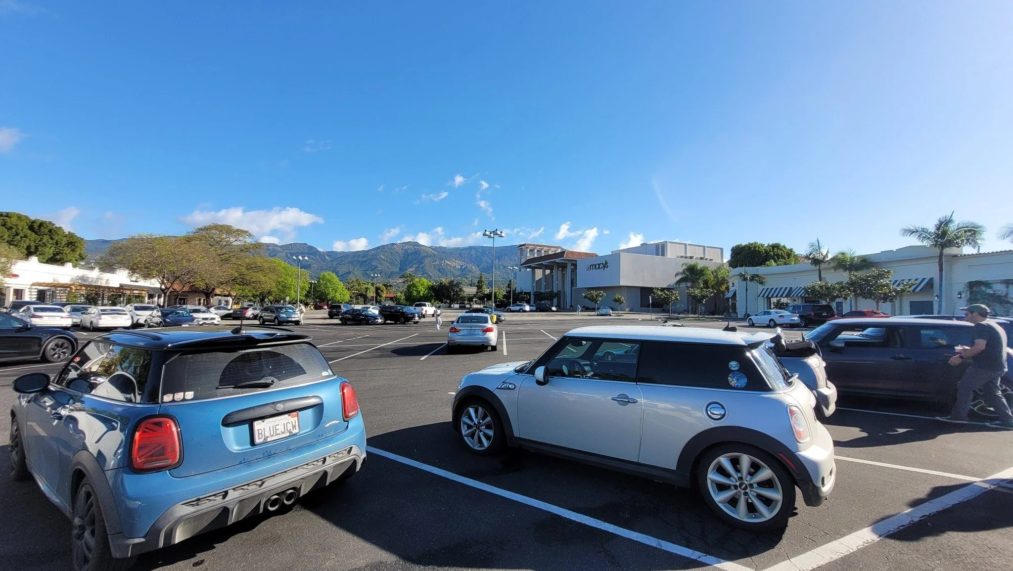 26-04 - santa-barbera - minis-at-santa-barbara-meetup.jpg