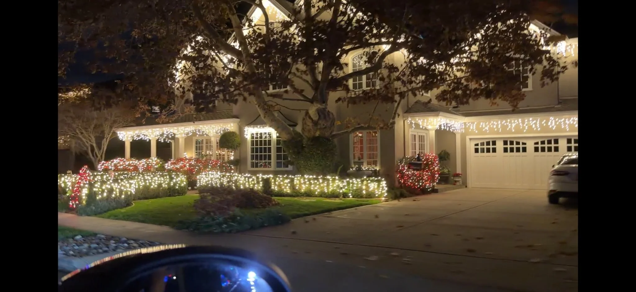 25-12 - xmas-lights - house-lights-3.jpg