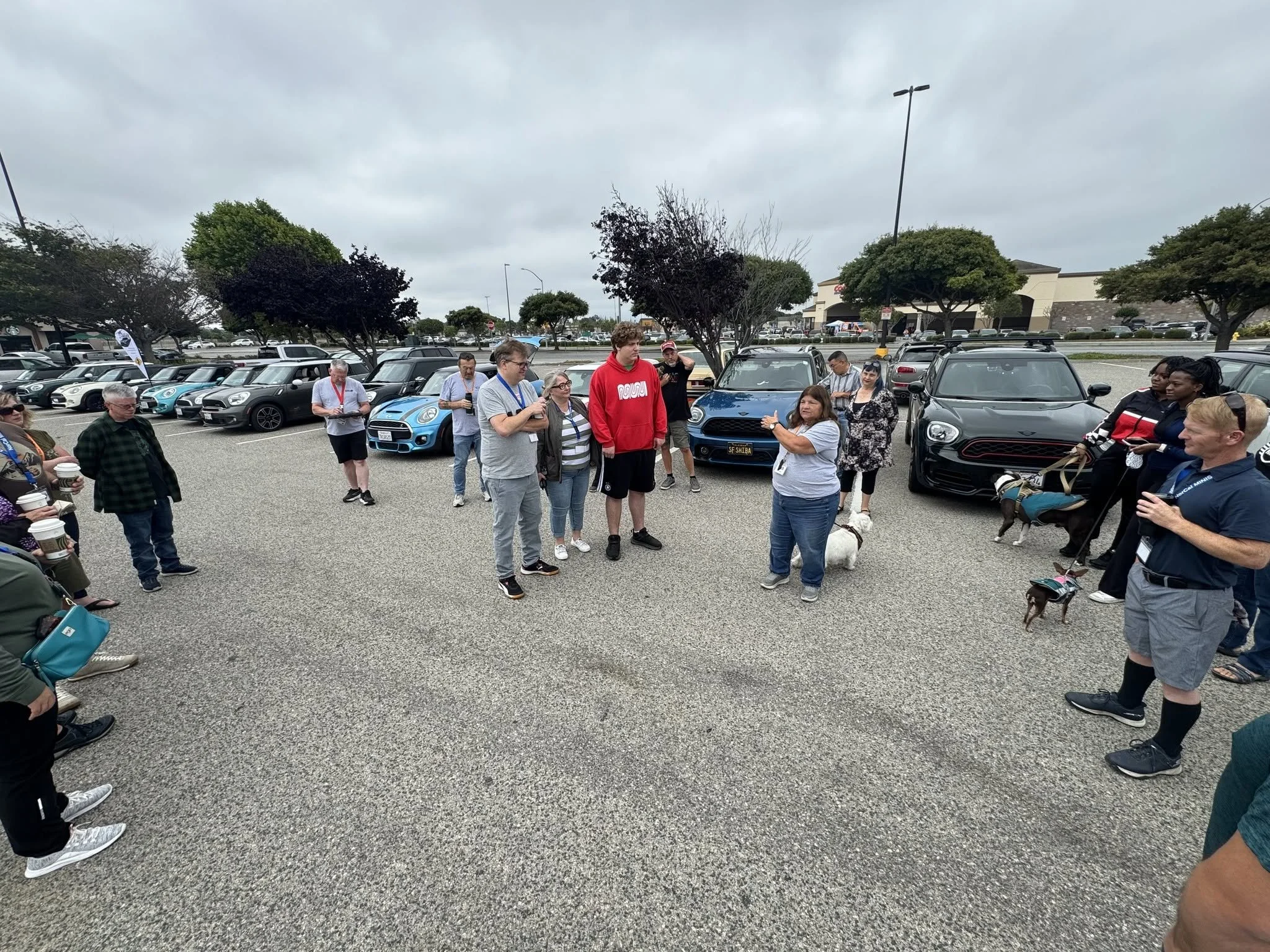 26-06 - monterey - members-at-meetup-10.jpg