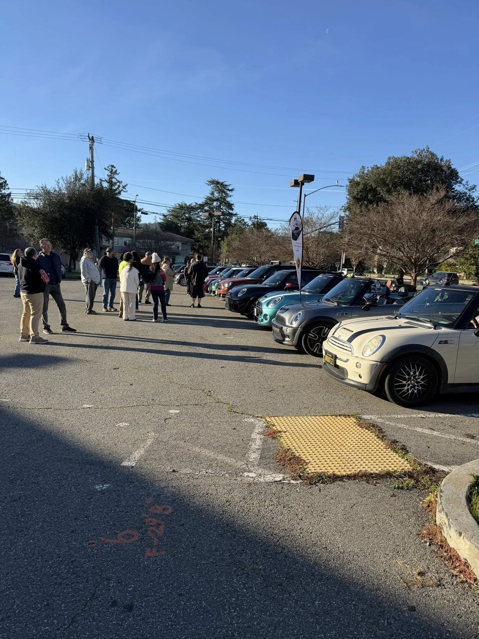 26-01 - mt-umunhum - members-and-minis-at-the-meetup.jpg