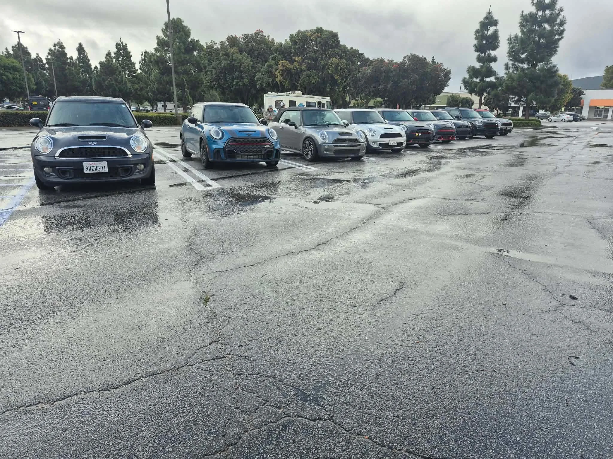 26-04 - santa-barbera - minis-at-slo-meetup-2.JPEG